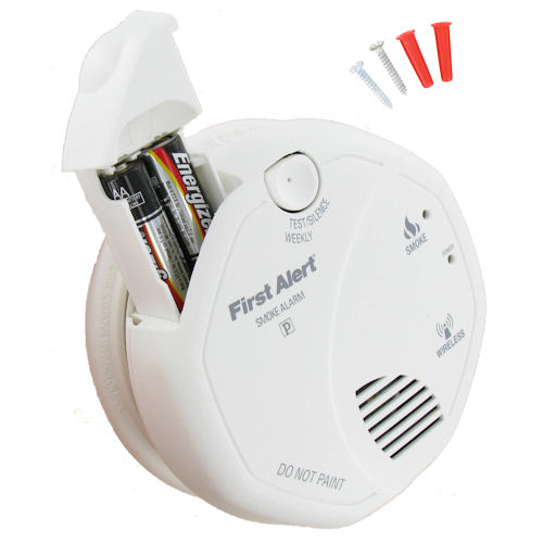 First Alert Wireless Interconnect Battery Operated Smoke Alarm